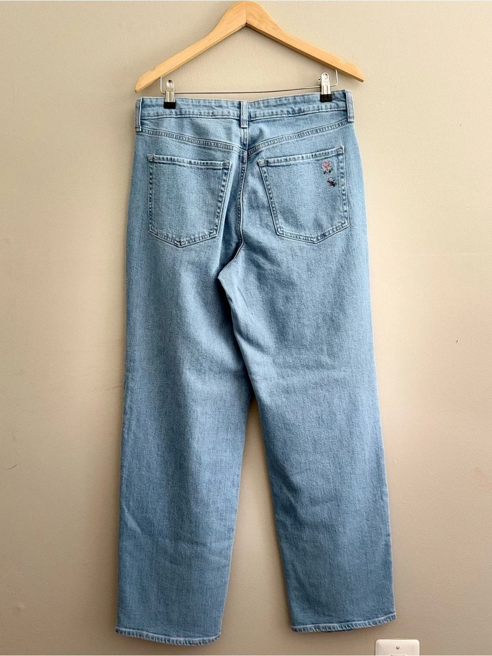 Old Navy Embroidered High Rise OG Loose Fit Jeans size 12 women’s - Picture 6 of 6